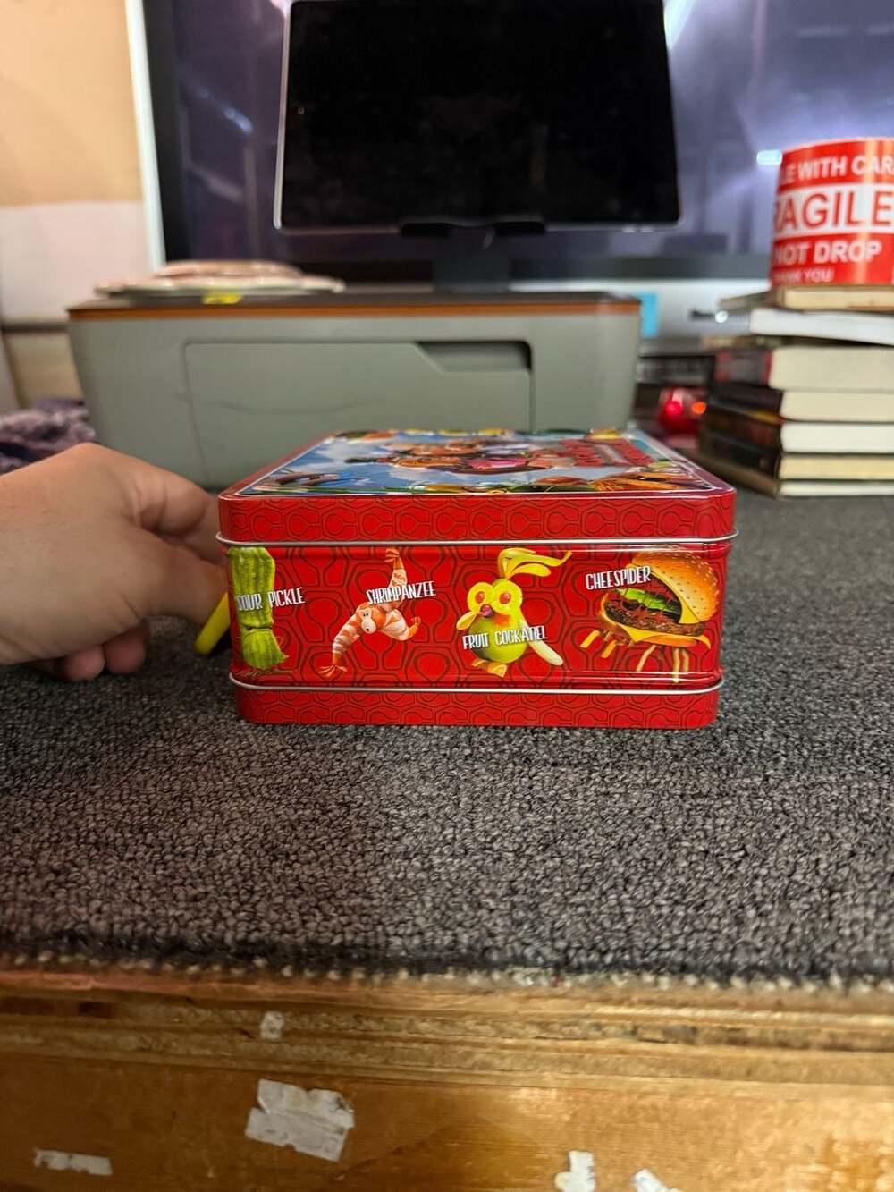 Cloudy with a Chance of Meatballs 2 Tin Lunch Box - Picture 2 of 7